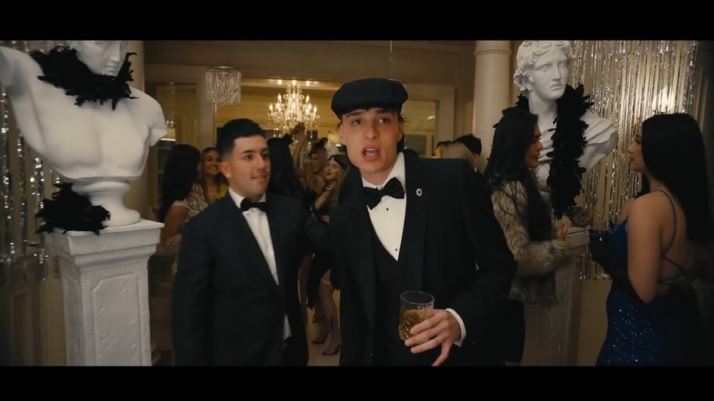 Ella baila sola – Eslabón Armado ft. Peso&nbsp;Pluma